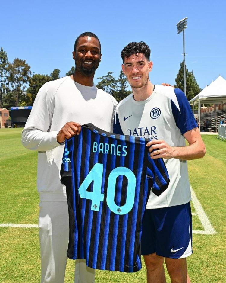 而是两位老 而是两位老